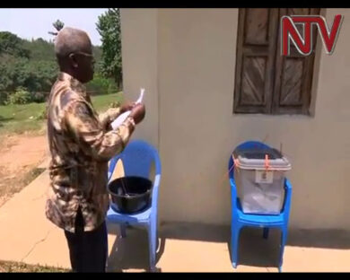 Amama Mbabazi casts his vote in Kanungu – NTV