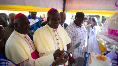 Delegates Celebrate KAPATU Inspection Visit with Special Cake-Cutting Ceremony